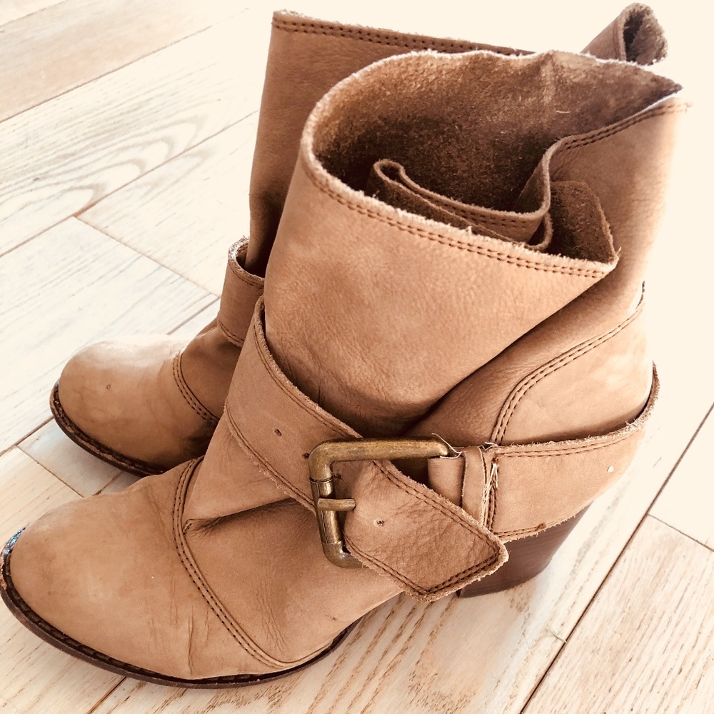 Splendid Short Suede Ankle Boots in Beige